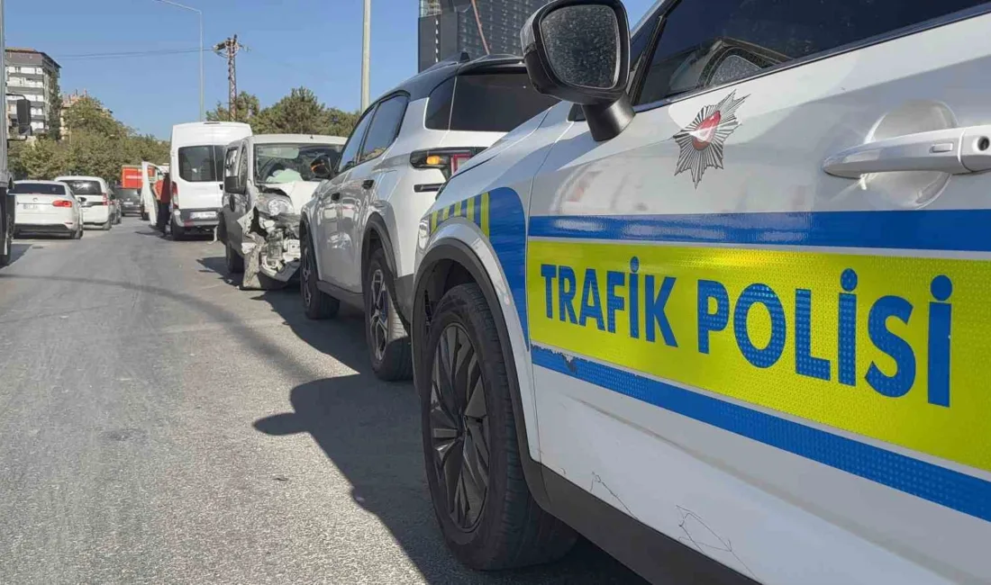 Gaziantep’te 2 işçi servisi, 1 hafif ticari araç ve 1