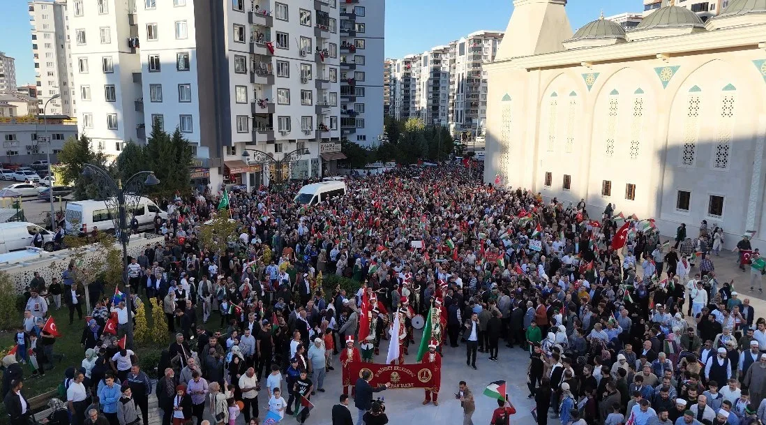 Gaziantep’te binlerce kişinin katılımıyla “Filistin’e Destek Yürüyüşü” gerçekleştirildi. Şahinbey Belediyesi