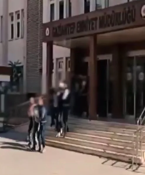 Gaziantep’te yapılan operasyonlarda çeşitli suçlardan aranan 32 şüpheli yakalandı. Gaziantep