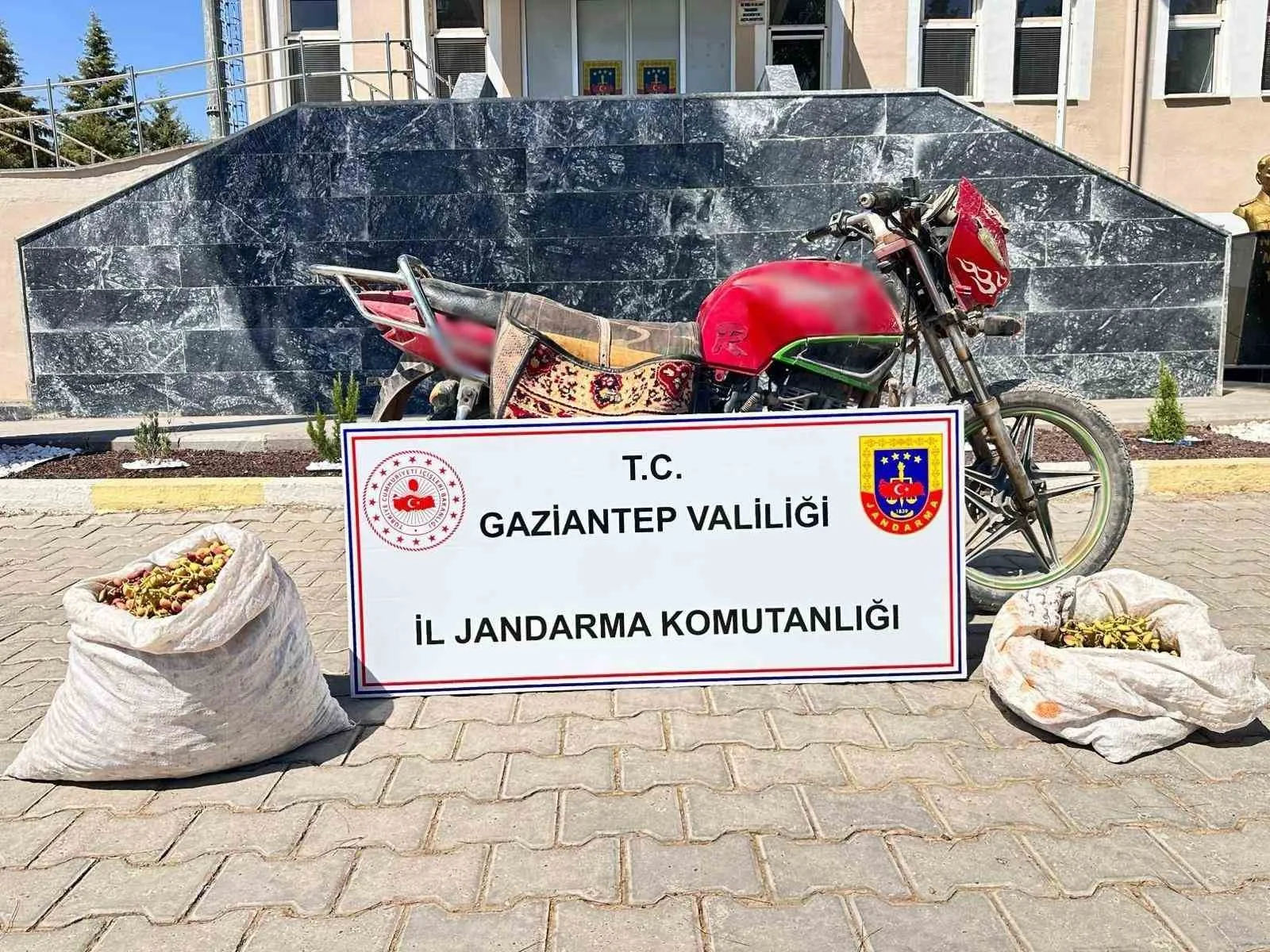 Gaziantep’te jandarma ekiplerinin son bir ayda yaptığı operasyonlarda ele geçirilen