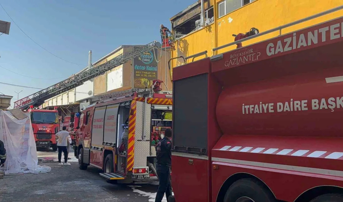 Gaziantep’te bir gıda işletmesinin depo kısmında çıkan yangın, itfaiye ekiplerinin