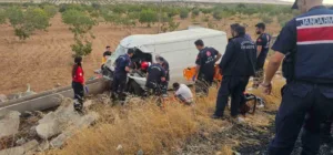 Gaziantep’in Karkamış ilçesinde kamyonetin şarampole uçması sonucu meydana gelen kazada