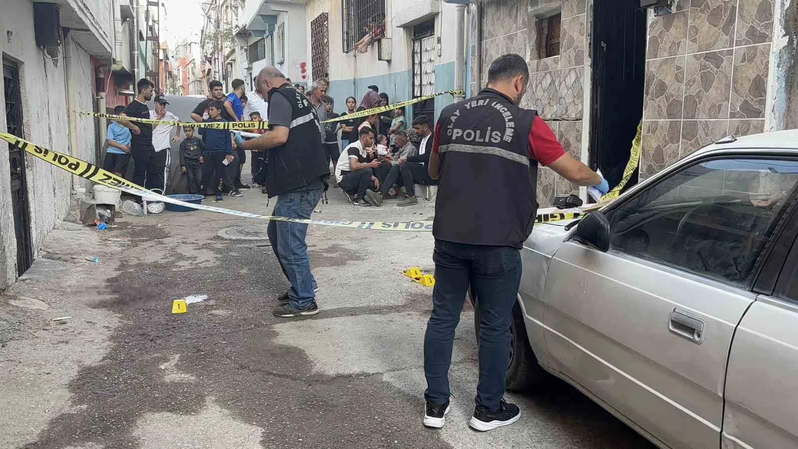 Gaziantep’te kardeşi tarafından ekmek bıçağı ve maket bıçağı ile vücudunun