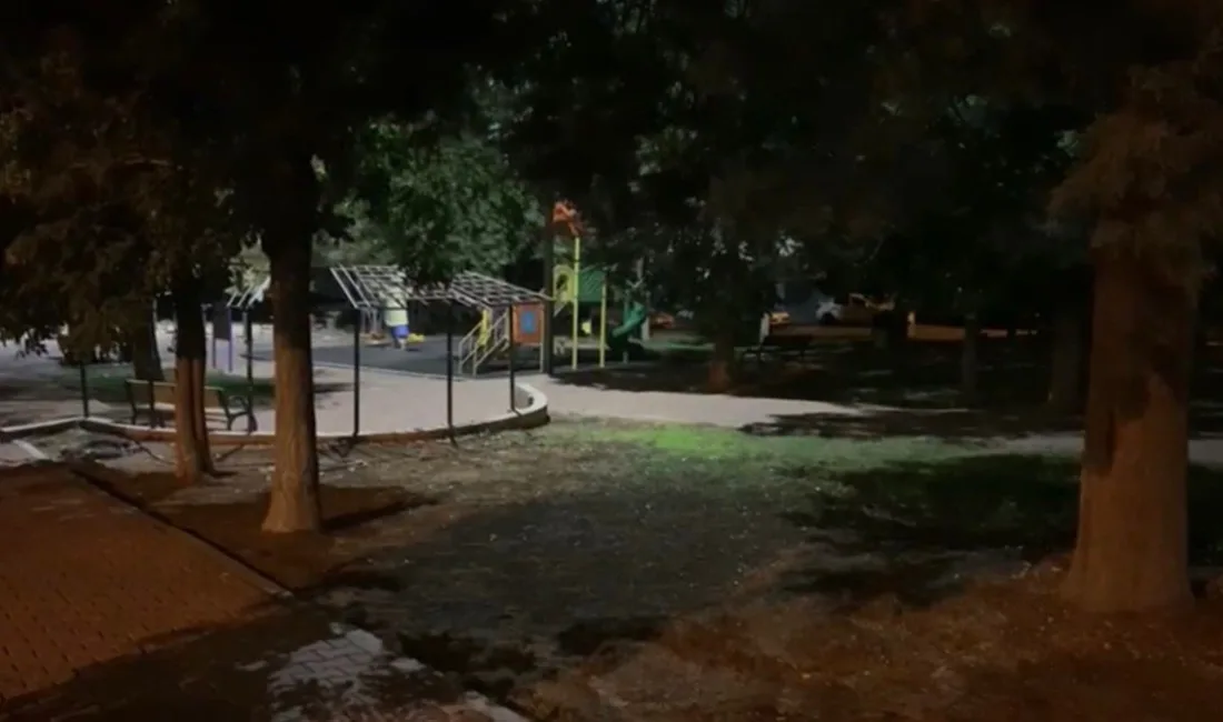 Gaziantep’te, parkta uygunsuz hareketlerde bulunan çifti uyaran adam, erkek şahıs