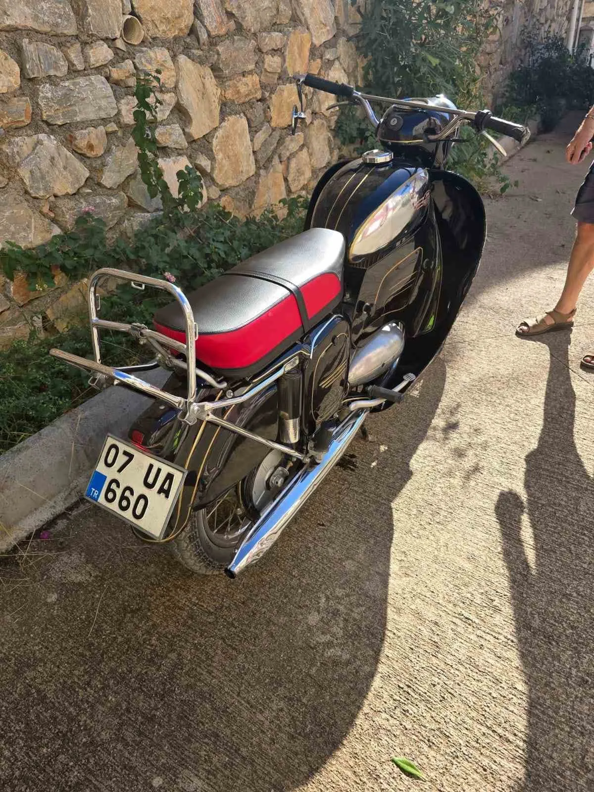 Antalya’nın Gazipaşa ilçesinde mıcırda kayan motosikletin devrilmesi sonucu meydana gelen