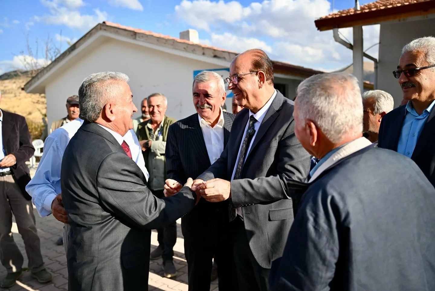 Yeşilyurt Belediye Başkanı Prof. Dr. İlhan Geçit, mahalle ziyaretleri kapsamında