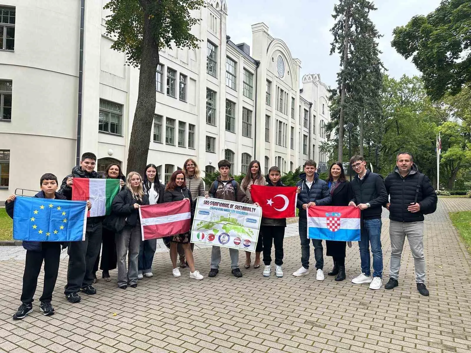Gediz’de en çok Erasmus+ etkinliği gerçekleştiren okul unvanına sahip olan