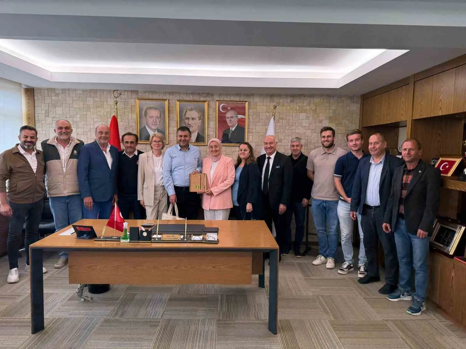 Almanya’daki Nienhagen Spor Kulübü’nün yetkilileri, Kütahya’nın Gediz ilçesine gelerek Yeşilçayspor