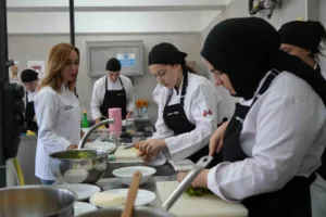 Samsun Altınkum Turizm Mesleki ve Teknik Anadolu Lisesi öğrencileri, okulun