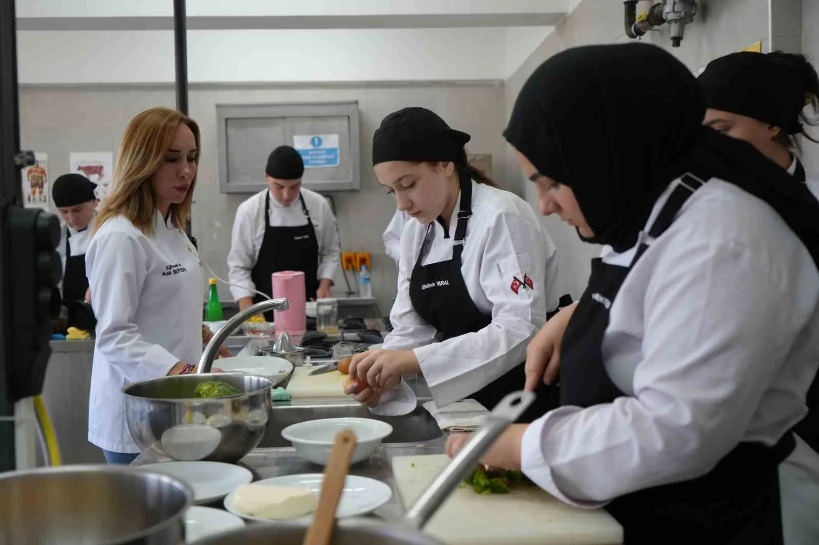 Samsun Altınkum Turizm Mesleki ve Teknik Anadolu Lisesi öğrencileri, okulun