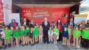 Geçmişin ihtişamını geleceğe taşıyan Geleneksel Oyunlar Tırı, Düzce’de öğrencilerle buluştu.