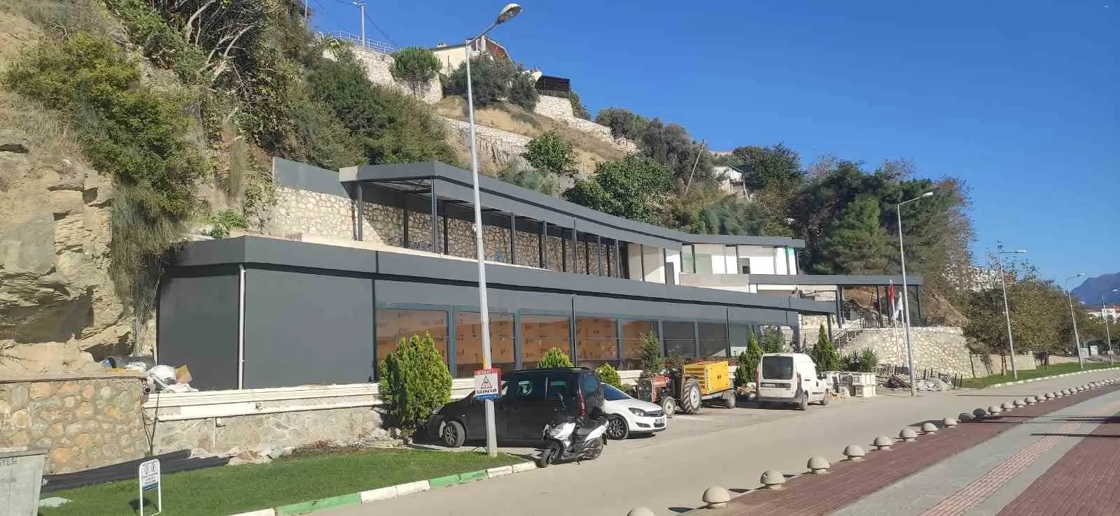 Gemlik’te Milli Emlak’a ait arazide başlayan inşaat çalışması, kamuoyunda ciddi