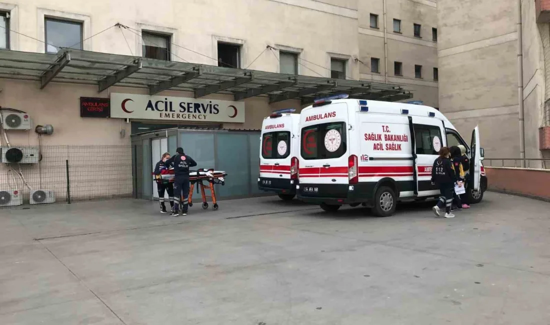 Sakarya’nın Akyazı ilçesinde 3. kattaki evinin camından düşen 26 yaşındaki