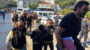 Aydın’ın Efeler ilçesinde A.G., kız arkadaşının abisi ve kuzenleri tarafından