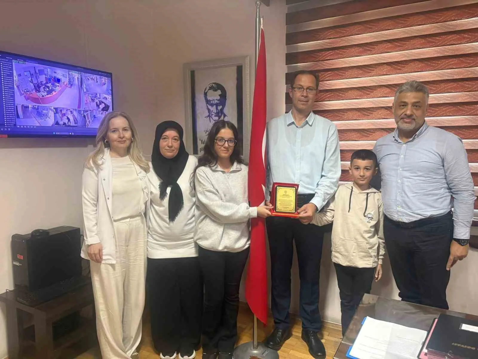 Mersin’in Silifke ilçesinde bir anne, kazada yaralanan kızının iyileşip taburcu