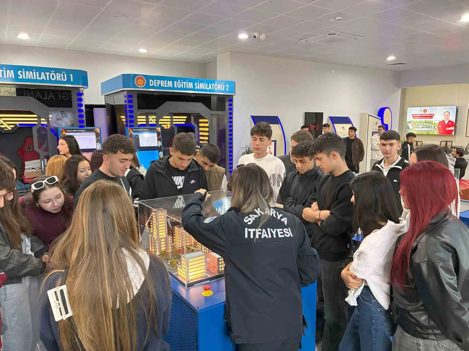Sakarya Büyükşehir Belediyesi’nin “Şehrini Keşfet” gezileriyle öğrencilere şehri tanıtıyor. Sakarya
