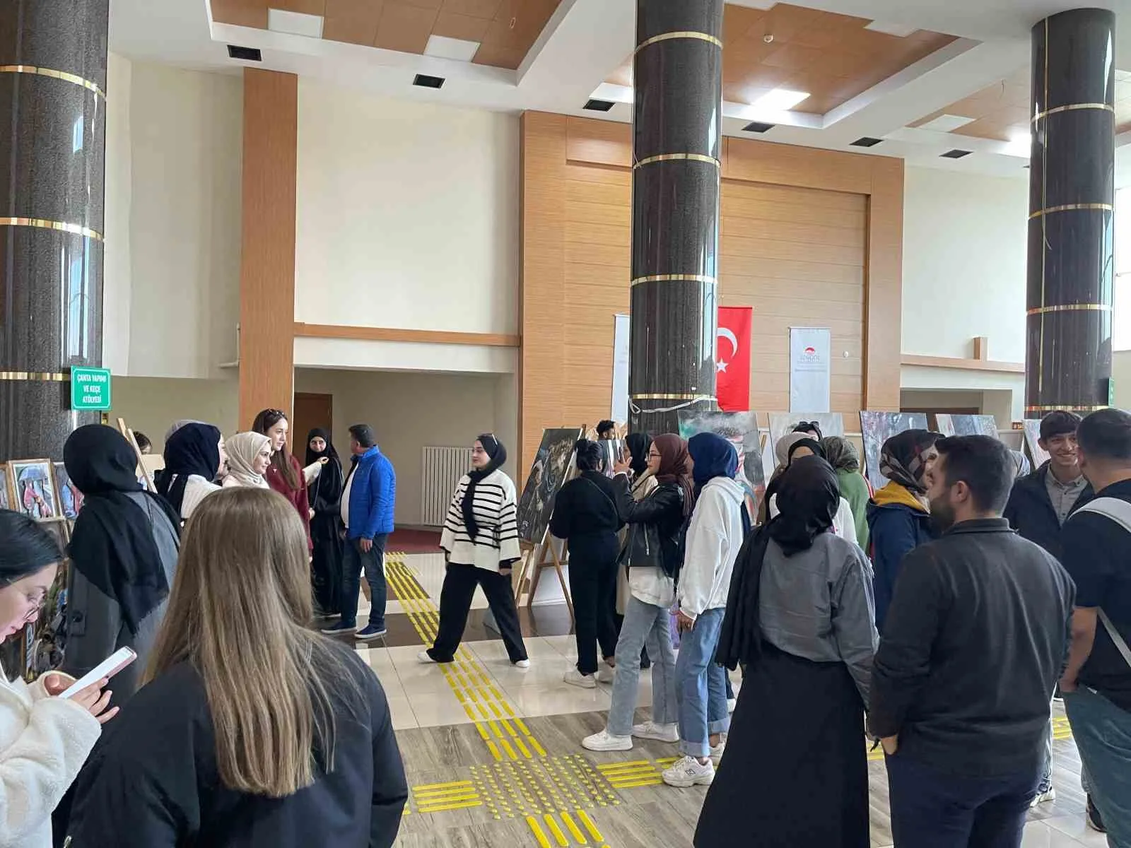 Bingöl’de gençler tarafından üretilen birbirinden farkı birçok el emeği ürün,