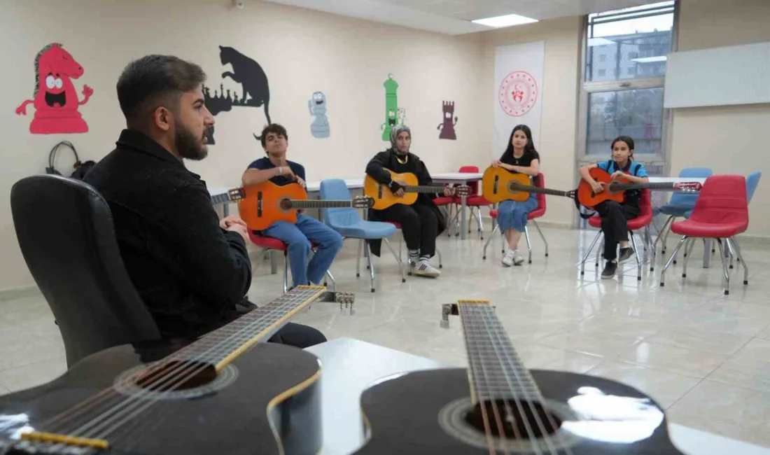 Muş Gençlik ve Spor İl Müdürlüğü bünyesindeki Gençlik Merkezi’nde açılan
