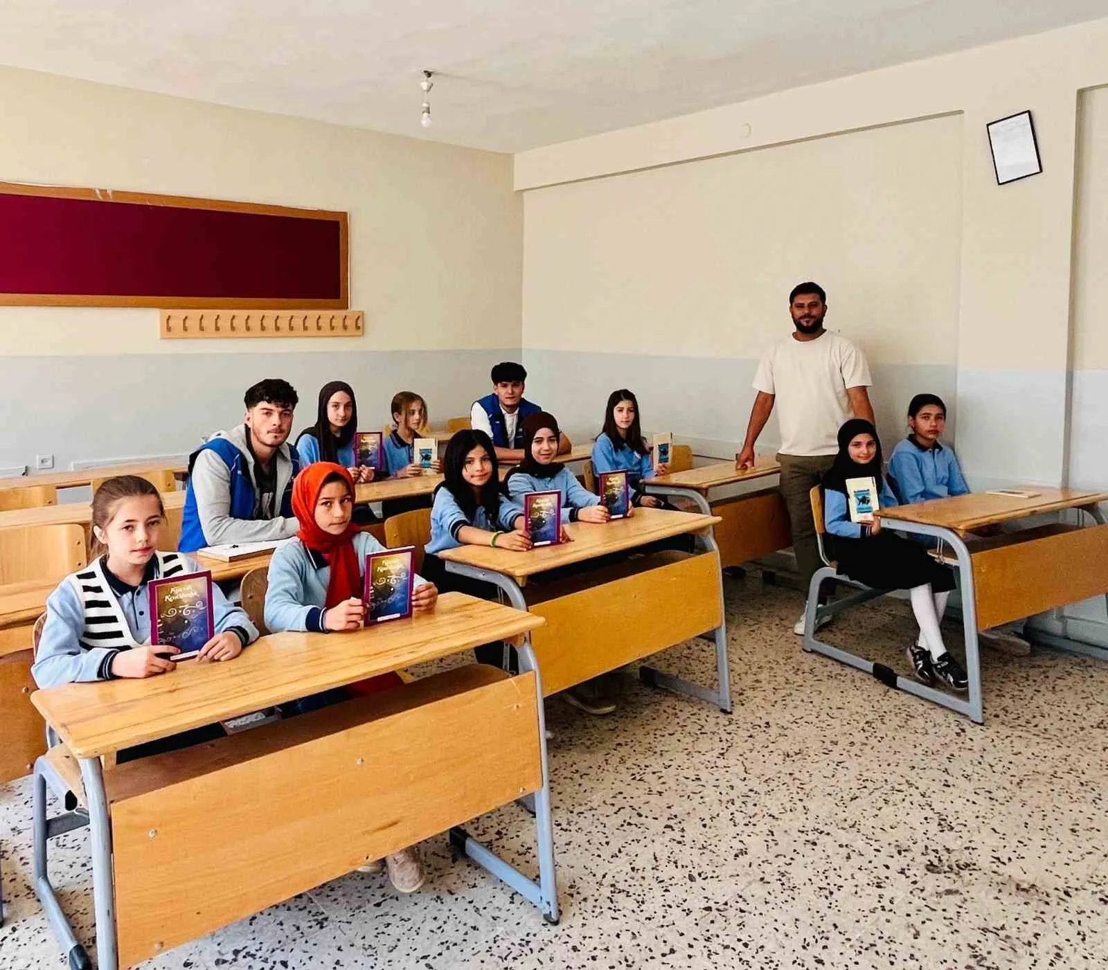 Muş Gençlik Merkezi, “Kitap Okuma Halkaları” kapsamında öğrencilerle bir araya