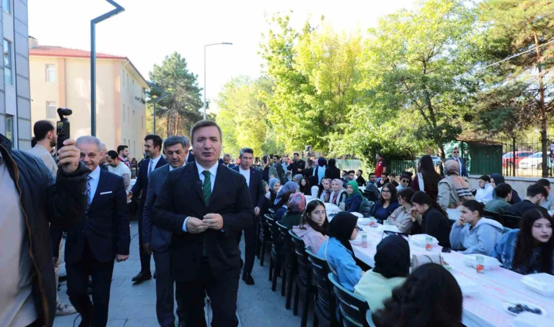 Üniversite öğrencilerinin istihdam edilebilirliğini artırmak, bilgi, beceri, çalışma alışkanlığı ve