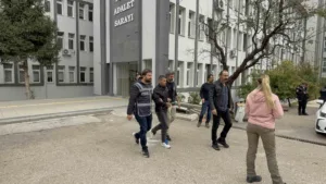 Tokat’ta kendini polis ve savcı olarak tanıtıp yaşlı kadının 1.5