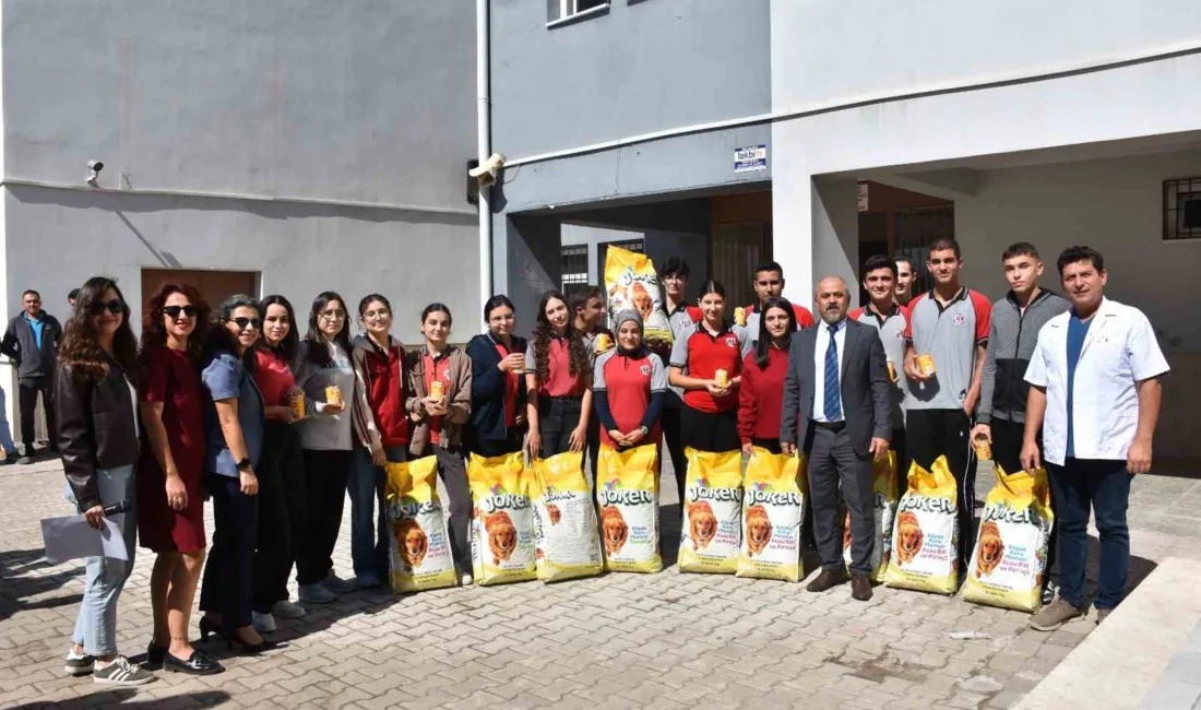 Aydın’ın Germencik ilçesinde lise öğrencileri, belediyenin Sokak Hayvanları Merkezi’ne mama