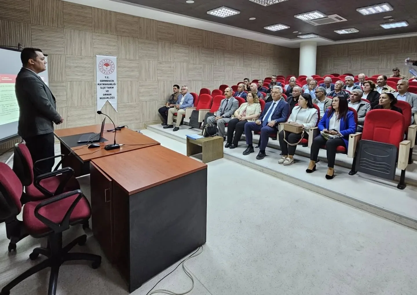 Aydın’ın Germencik ilçesinde muhtarlara yönelik düzenlenen toplantıda, Tarım Sayımı kapsamında