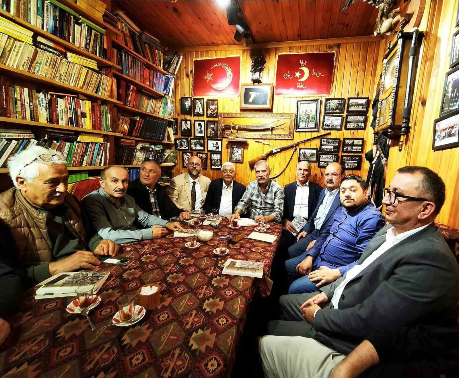 Giresun’un Hacısiyam Mahallesi’nde faaliyet gösteren bir kafe, hem nostalji hem