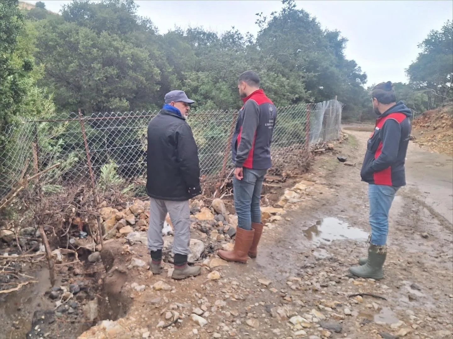 Çanakkale’nin Gökçeada ilçesinde yaşanan sel nedeniyle zarar gören ekili ve