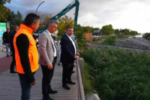 Gölbaşı Belediyesi, Mogan Gölü’ne nefes aldıracak 2. Etap temizlik çalışmalarına