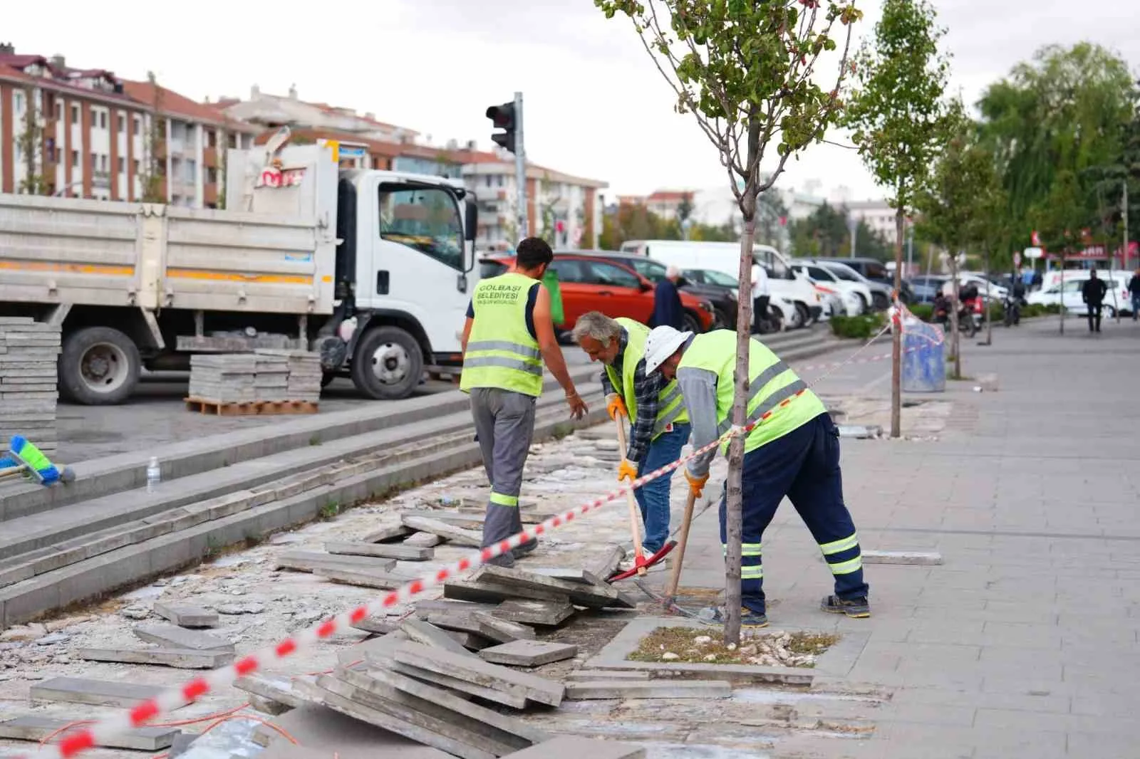 Gölbaşı Belediyesi, ilçenin en işlek Ankara Caddesi’nde yıllardır süren trafik