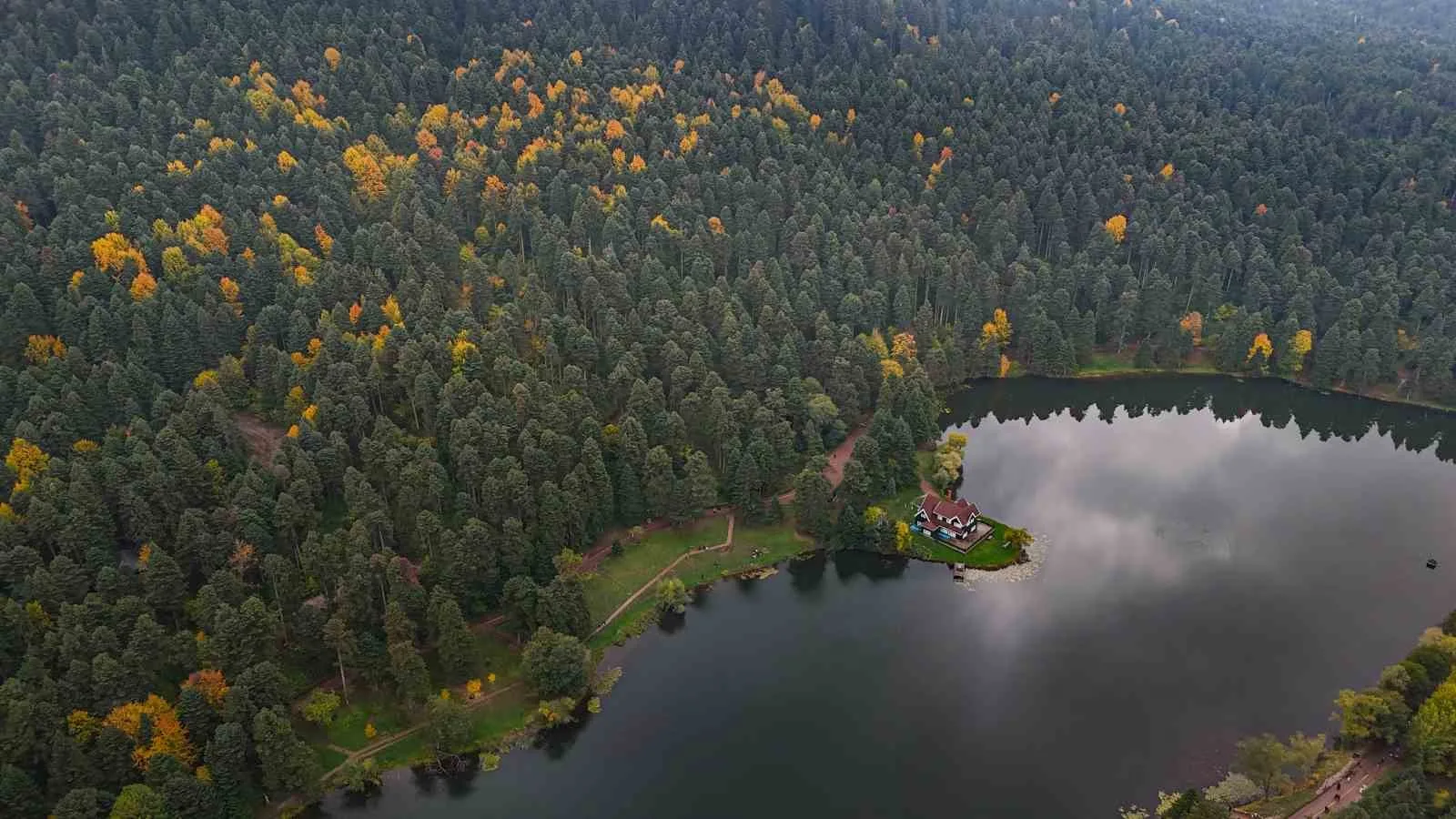 Türkiye’nin en önemli turizm merkezlerinden biri olan Gölcük Tabiat Parkı,
