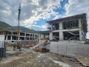 Gölcük’te yeniden inşa edilen iki okul, kasım ara tatilinde öğrencilerini