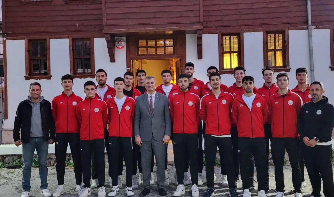 Gölcük Belediye Başkanı Ali Yıldırım Sezer, pazar günü İnegöl Belediyespor