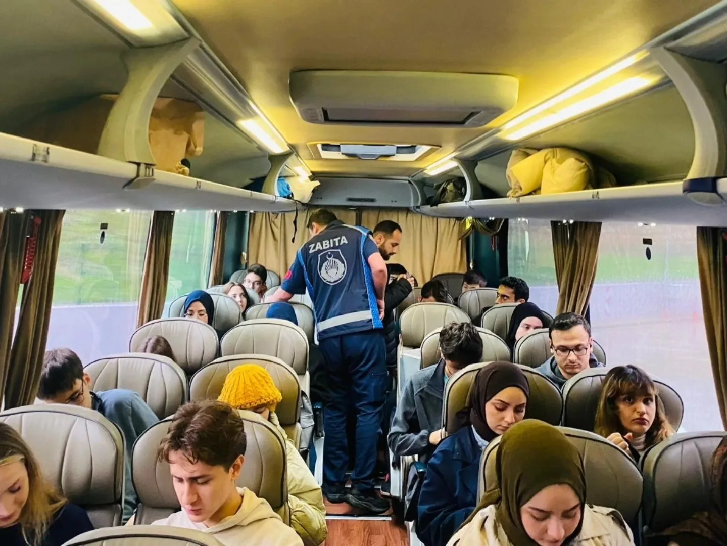 Gölcük Belediyesi, ilçede ikamet eden üniversite öğrencilerine yönelik ücretsiz ulaşım