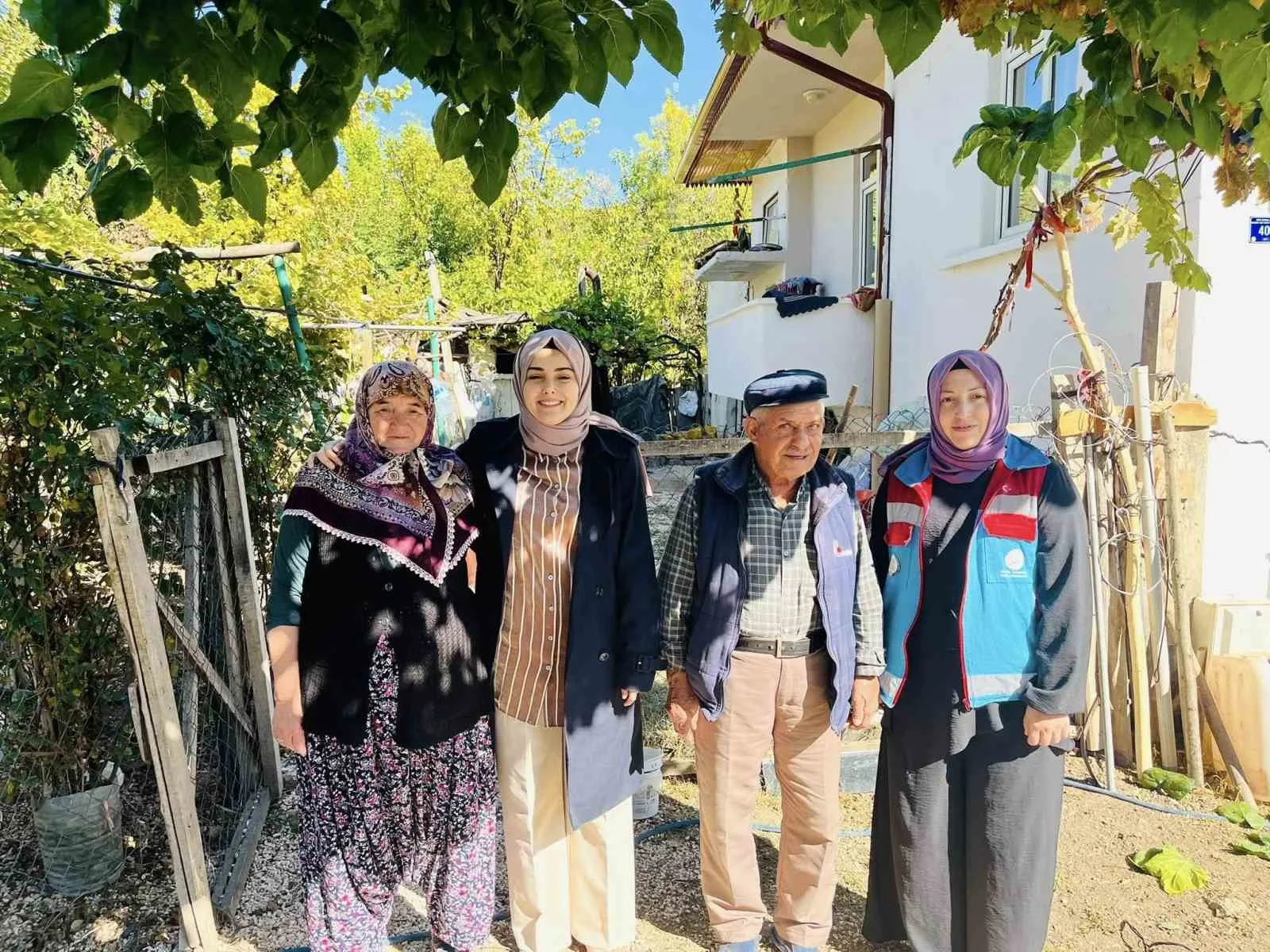 Gölpazarı Kaymakamı Feyza Nur Kılıç, ilçedeki yaşlı vatandaşlarla anlamlı bir