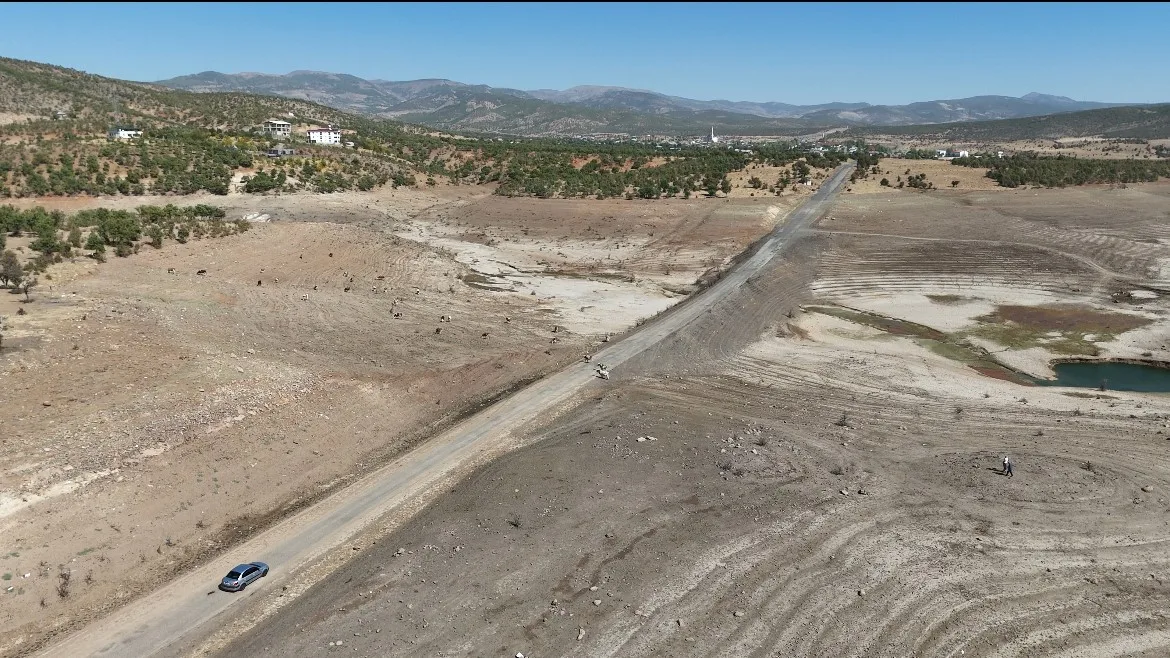 Bingöl’de kuraklık ve yağışların azlığı nedeniyle Gülbahar Barajı adeta kuruma