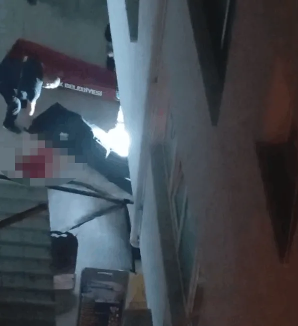 Yalova’nın Çınarcık ilçesinde 5. kattaki evinin penceresinden kızı ve kızının