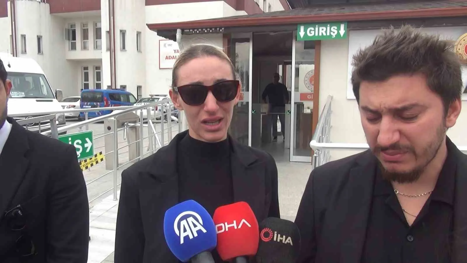Yalova’nın Çınarcık ilçesinde 5. kattaki evinin penceresinden eğlendiği sırada aşağı