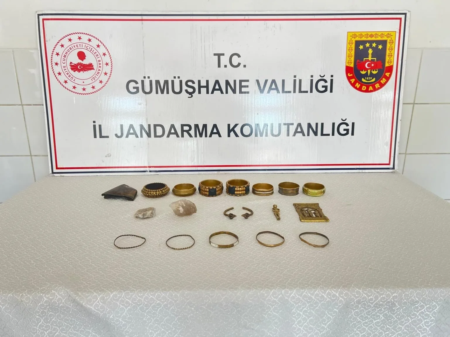 Gümüşhane’nin Kelkit ilçesinde jandarma ekiplerince düzenlenen operasyonda, tarihi eser niteliği
