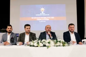 AK Parti Eskişehir İl Başkanı Gürhan Albayrak, mahalle başkanlarıyla bir