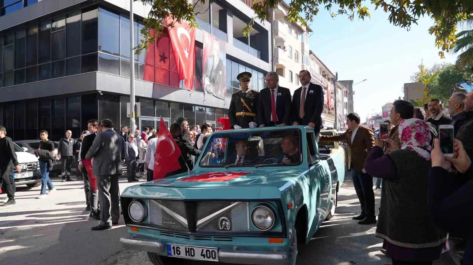 Gürsu Belediyesi’nin Cumhuriyet Bayramı kutlaması şölene dönüştü. İlçede bir klasik