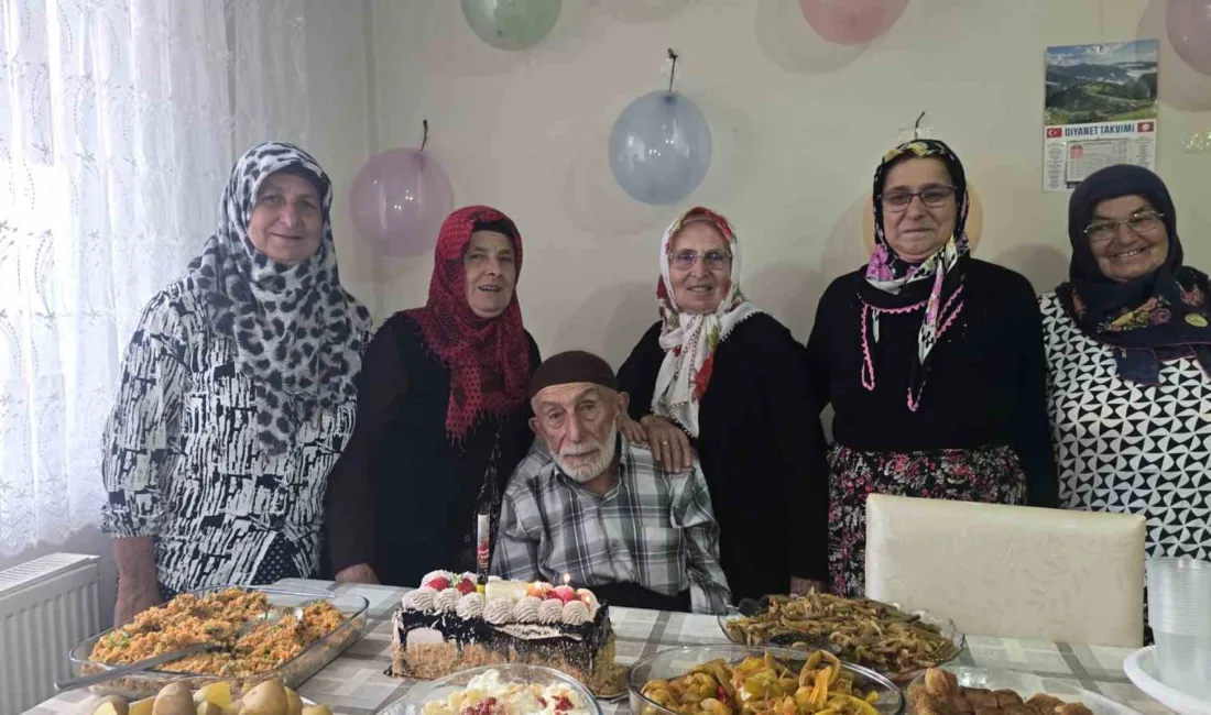 Trabzon’un Çarşıbaşı ilçesinde yaşayan 95 yaşındaki Hacı Hasan Baş’a torunlarından