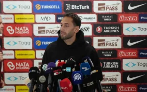 A Milli Futbol Takımı Kaptanı Hakan Çalhanoğlu, Gürcistan maçında averaj