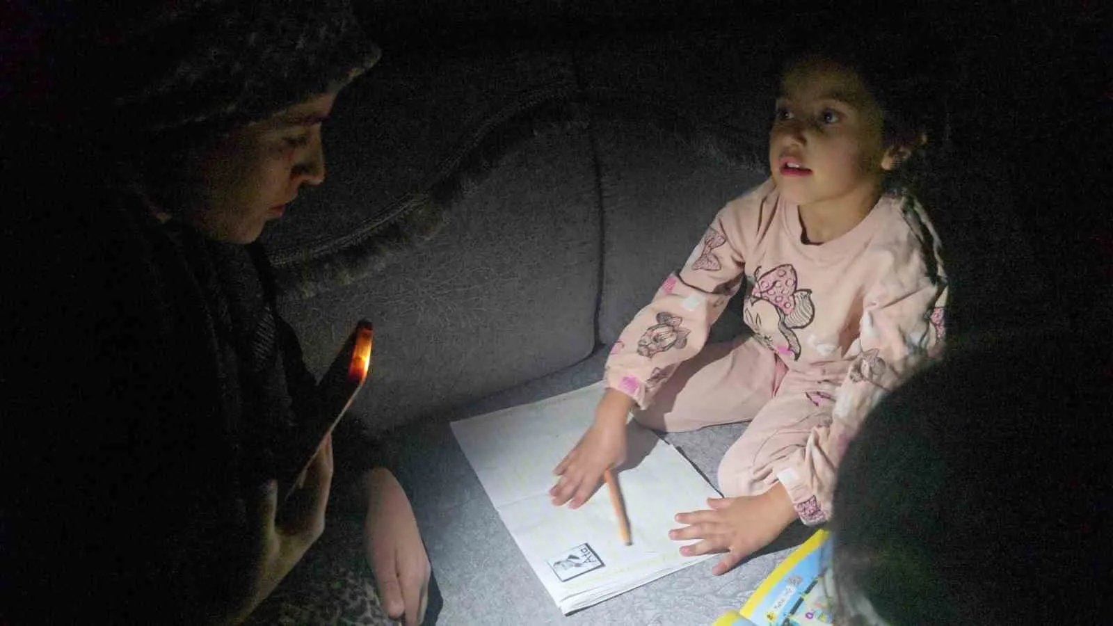 Hakkâri’nin Dağgöl Mahallesi’nde yaşayan Akbay ailesinin evine müşterek tapu nedeniyle