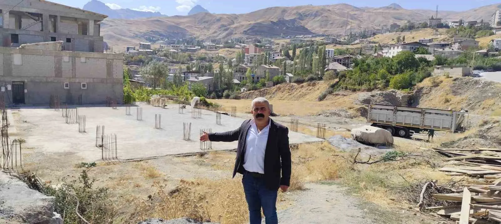 Hakkari’nin Dağgöl Mahallesi’nde hayırsever Adil Özkan tarafından temeli atılan cami