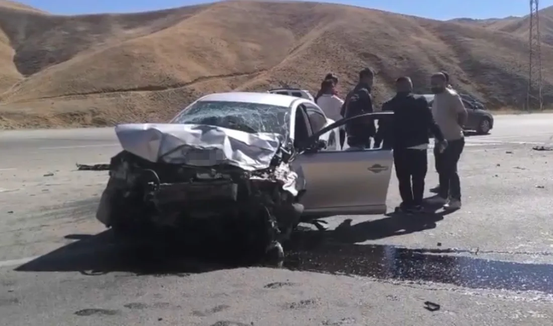 Hakkari’nin Yüksekova ilçesinde meydana gelen trafik kazasında 4 kişi yaralandı.