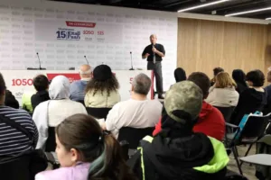 Kocaeli Kitap Fuarı’nda katılımcılarla buluşan yazar Halit Ertuğrul, çocukların söyleneni