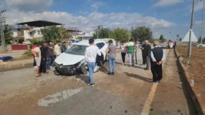 Hatay’da 2 otomobilin çarpıştığı kazada 1 sürücü yaralandı. Kaza; Gaziantep