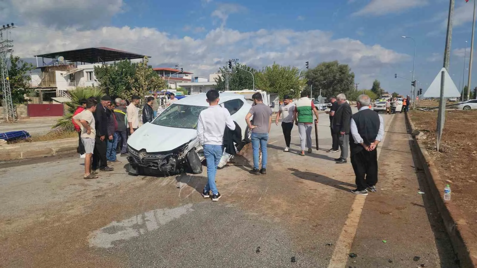 Hatay’da 2 otomobilin çarpıştığı kazada 1 sürücü yaralandı. Kaza; Gaziantep